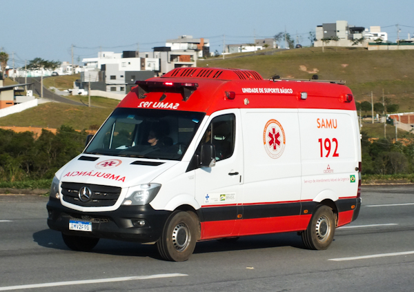 Homem de 77 anos fica ferido após ser atingido por roda de caminhão em Santos Dumont
