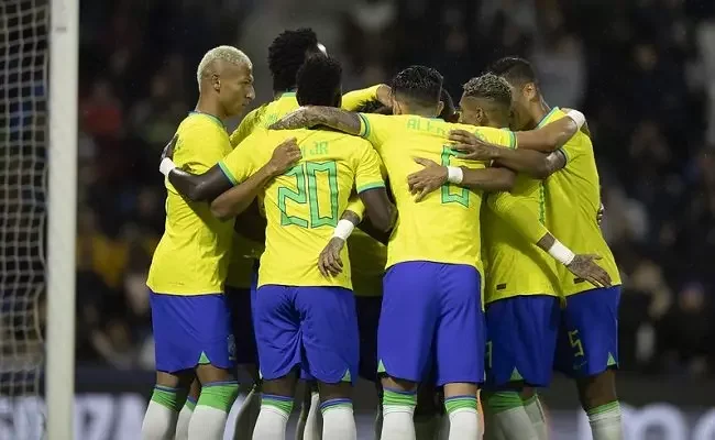 Brasil vence a Escócia, garante liderança do grupo e vê Vini Jr. brilhar mais uma vez na Copa