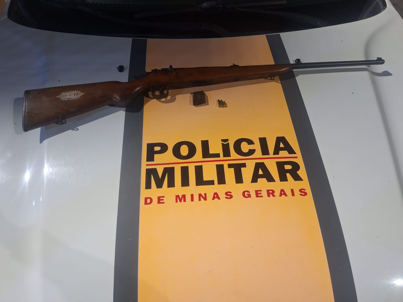 Idoso é preso por porte ilegal de rifle durante fiscalização na MGC-393