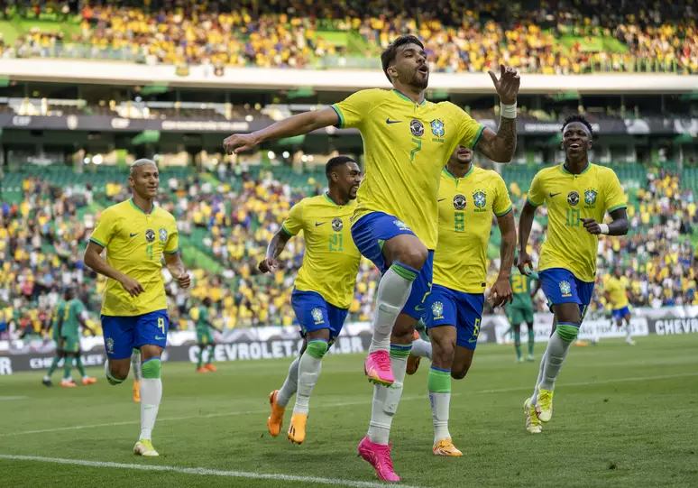 Brasil encara o Japão nesta por vaga nas oitavas da Copa do Mundo
