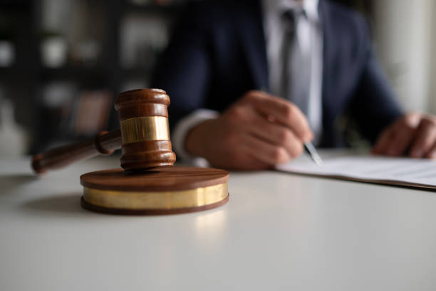 Homem é condenado a 28 anos de prisão por matar enteado e atacar esposa em Juiz de Fora