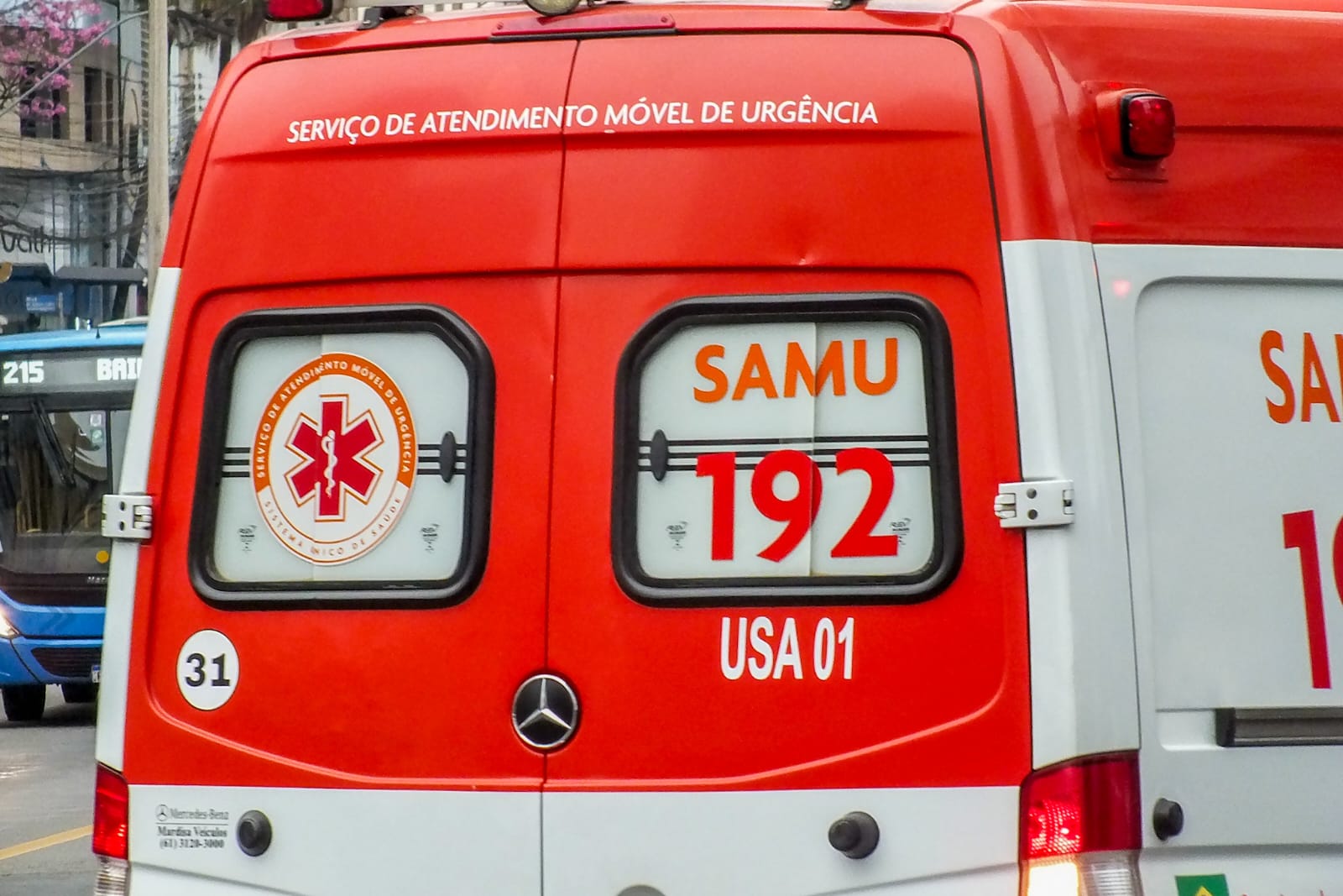 Motociclista fica ferido após colisão com carro no Vila Olavo Costa