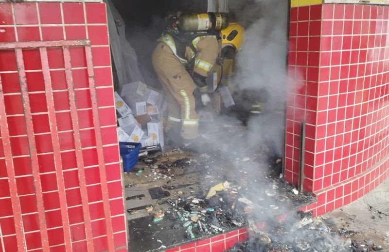 Incêndio em comércio no bairro Benfica mobiliza Corpo de Bombeiros em Juiz de Fora