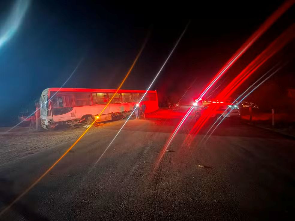 Jovem de 19 anos morre após colisão entre carro e ônibus na MG-275 2