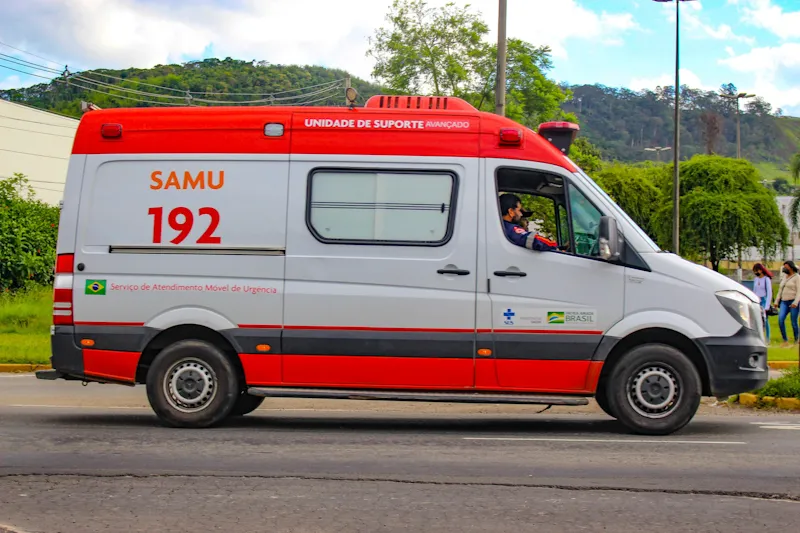 Adolescente de 14 anos fica ferido em colisão no Bairro Araújo, em Juiz de Fora