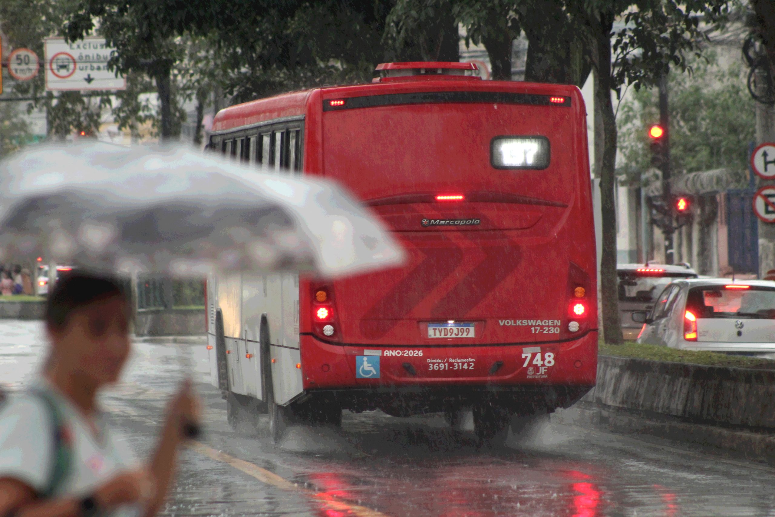 Ônibus circulam com horários de dias úteis e com a habitual gratuidade neste domingo de eleições 2026