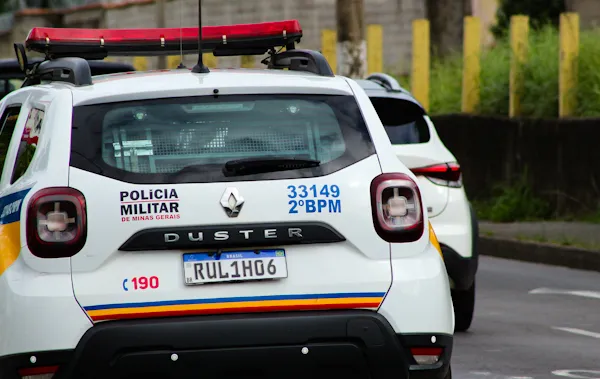 Adolescente escapa de carro após sequestro e mobiliza polícia em Juiz de Fora