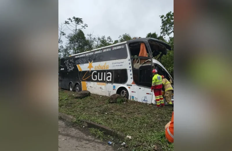 Acidente com ônibus deixa nove mortos e cerca de 40 feridos na BR-040, em Petrópolis