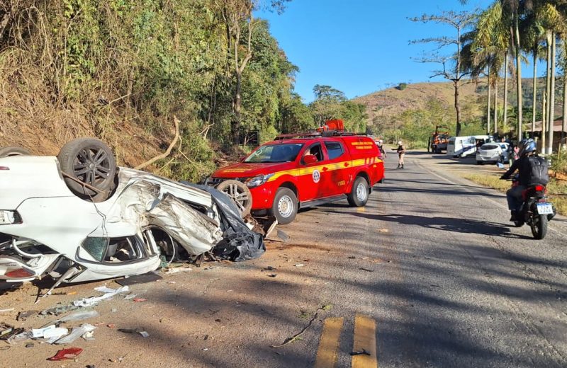 Acidente entre dois carros mobiliza Bombeiros e SAMU em Piau