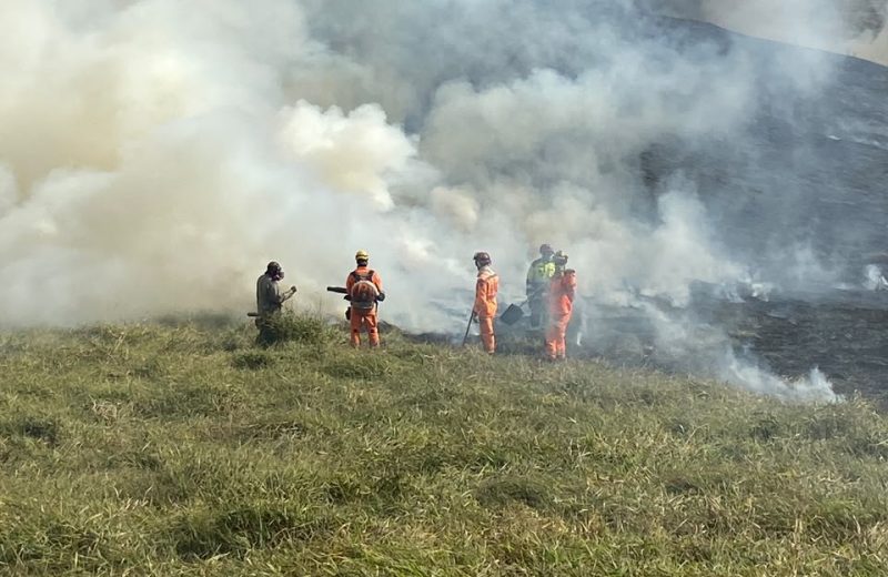 Bombeiros controlam incêndio após cinco horas de combate na região do Parque do Krambeck