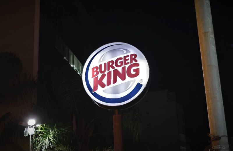 Burger King oferece três vagas de emprego para atendente em Juiz de Fora