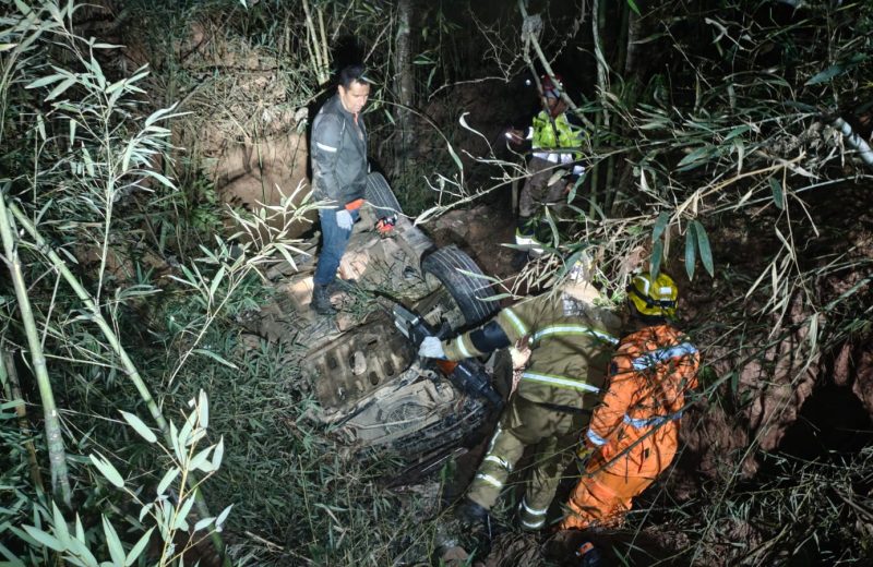 Colisão frontal na MG-126 termina com uma morte e seis feridos