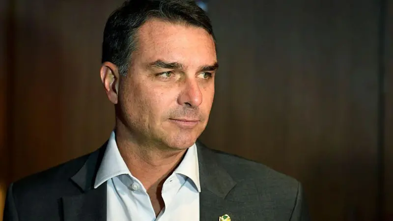 Tempo impede agenda de Flávio Bolsonaro em Juiz de Fora