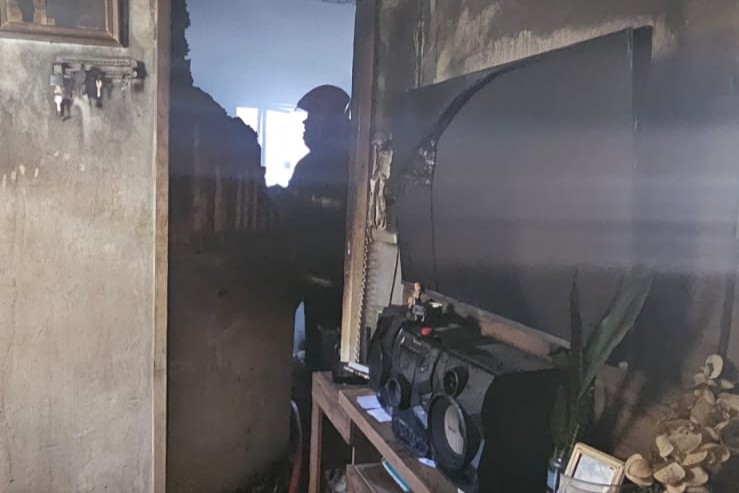 Incêndio de grandes proporções atinge imóvel no bairro Bonfim, em Juiz de Fora
