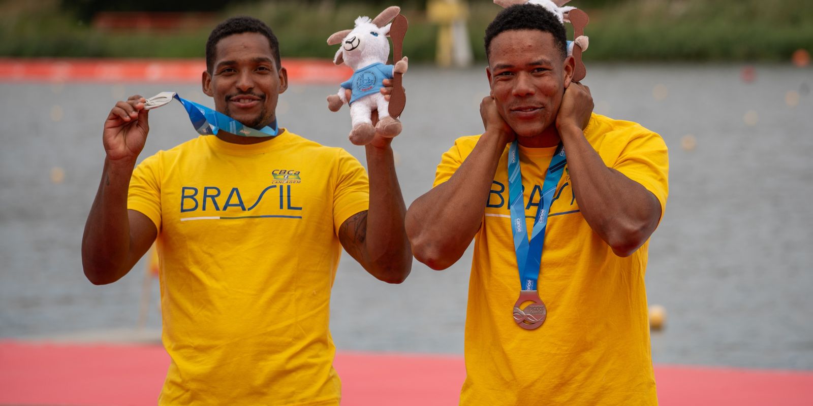 Jacky Godmann e Gabriel Nascimento são prata no Mundial de Canoagem — Imagem: Agencia Brasil