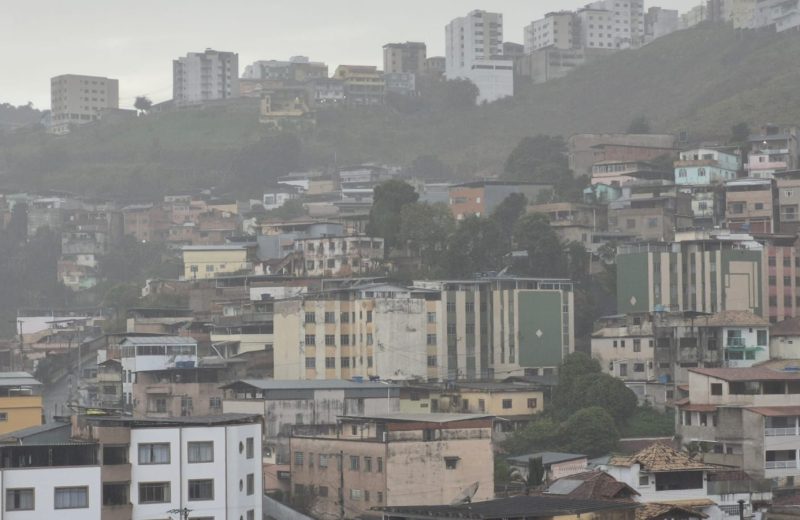 Chuva, tempestade e queda de temperatura marcam o fim de semana em Juiz de Fora