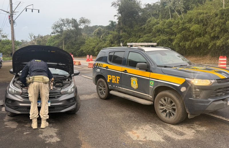 Veículo clonado com registro de furto é recuperado pela PRF na BR-040, em Juiz de Fora