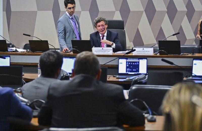Ajustes no texto adiam votação da MP da “taxa das blusinhas”