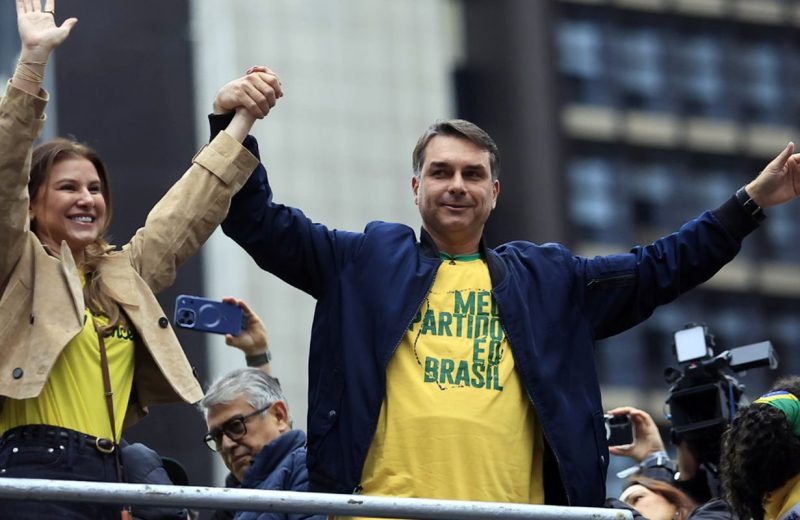Flávio Bolsonaro propõe enxugar Estado e endurecer ações de segurança