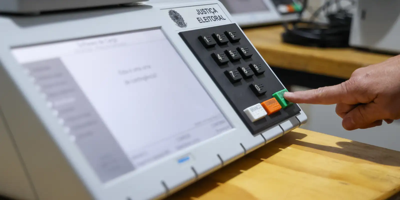 Justiça Eleitoral garante transporte e urnas adaptadas para PCD — Imagem: Agencia Brasil