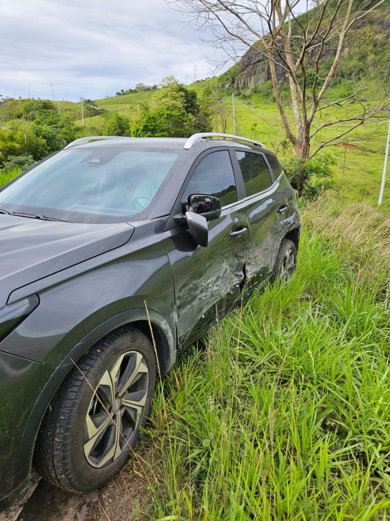 Colisões entre três veículos deixam quatro feridos em rodovia de Juiz de Fora 3