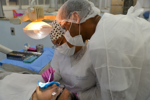 Projeto da UFJF oferece tratamento de canal gratuito a pacientes oncológicos e crônicos