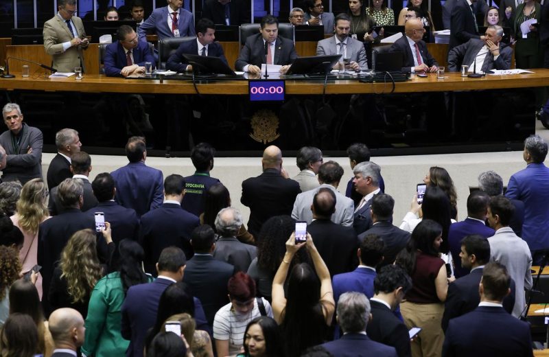 Alcolumbre marca votação da PEC pelo fim da 6×1 para quarta-feira