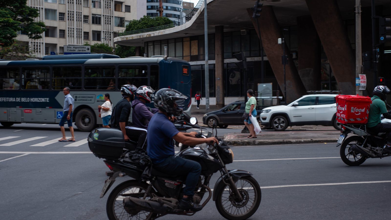 Atenção ao velocímetro: respeitar o limite de velocidade ajuda a proteger vidas — Imagem: Agencia Minas