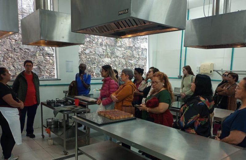 Caminhando pela História leva grupo para conhecer técnicas da gastronomia no Dia Internacional do Chef de Cozinha