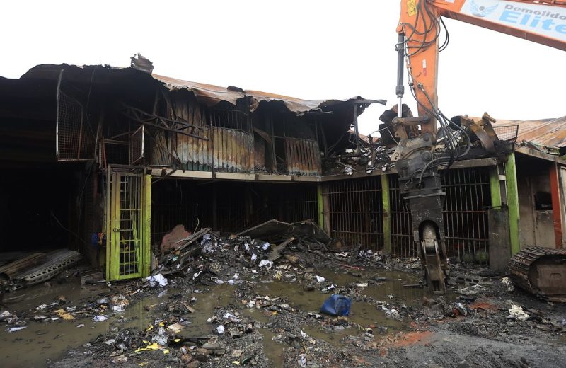 Ceagesp constrói estrutura provisória para atingidos por incêndio