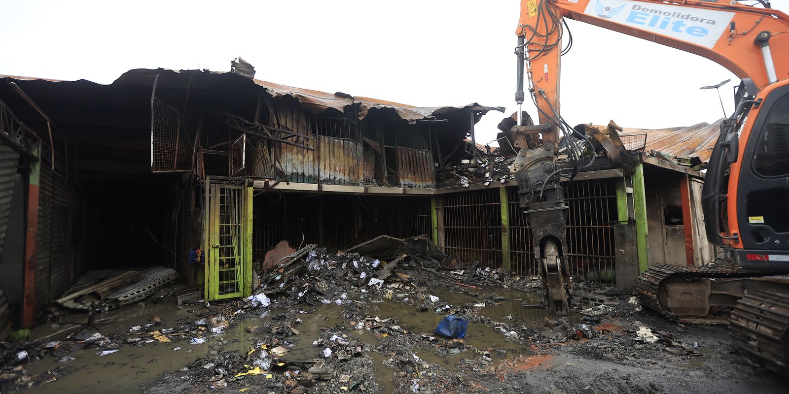Ceagesp constrói estrutura provisória para atingidos por incêndio — Imagem: Agencia Brasil