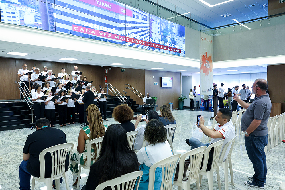 Coral Nas em Canto se apresenta no "Intervalo Cultural" do TJMG — Imagem: TJMG