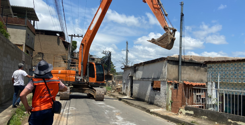 Defesa Civil conclui a demolição de 34 imóveis nesta semana — Imagem: Prefeitura de Juiz de Fora