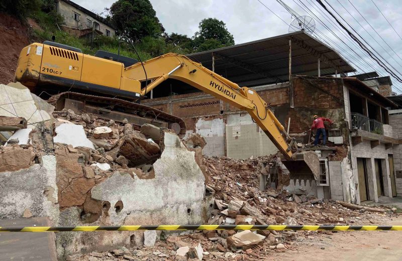 Defesa Civil conclui demolição de 17 imóveis nesta semana