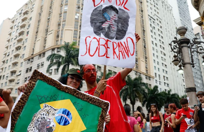 Estudantes fazem ato no Rio de Janeiro em defesa de voto em Lula