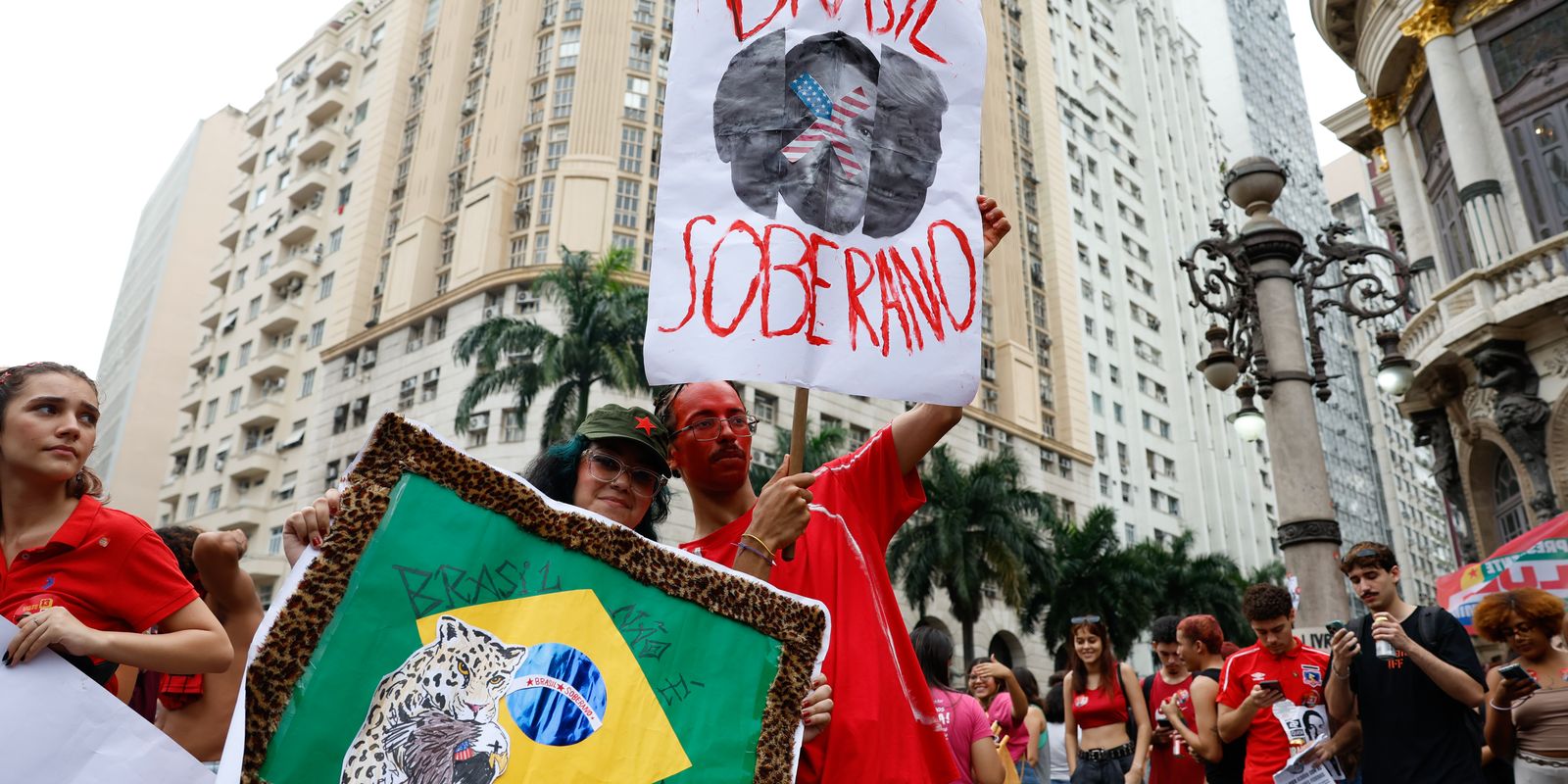 Estudantes fazem ato no Rio de Janeiro em defesa de voto em Lula — Imagem: Agencia Brasil