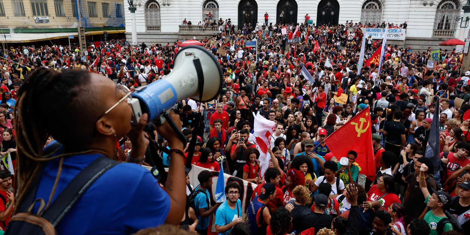 Estudantes fazem atos pelo país em apoio a Lula — Imagem: Agencia Brasil