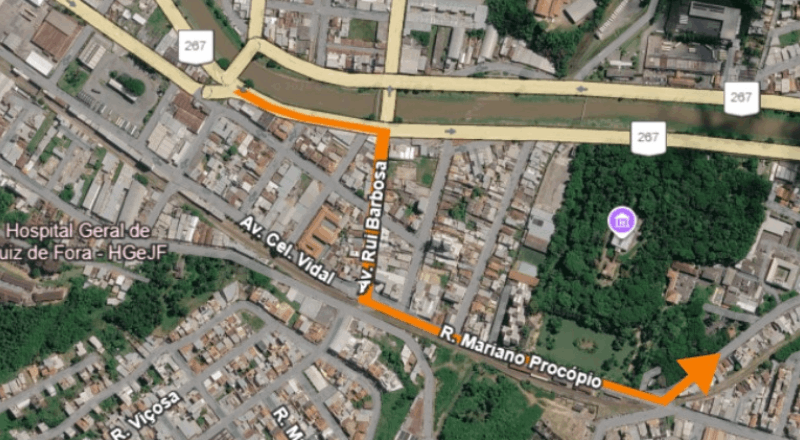 Interdição na Avenida Brasil marca nova etapa de obra para acabar com alagamentos históricos entre Mariano Procópio e Democrata