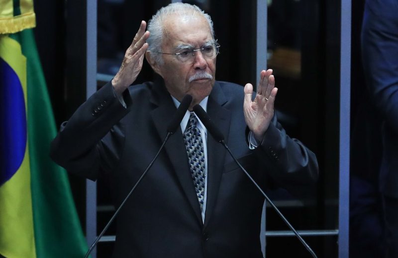 José Sarney é internado em UTI após procedimento abdominal