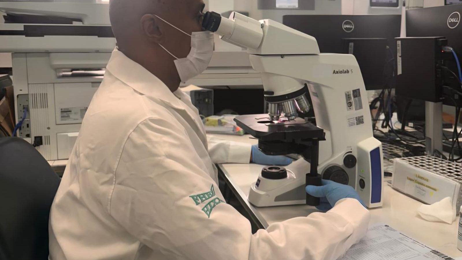 Laboratório do Hospital João XXIII celebra certificação da ISO 9001 pela 12ª vez consecutiva — Imagem: Agencia Minas