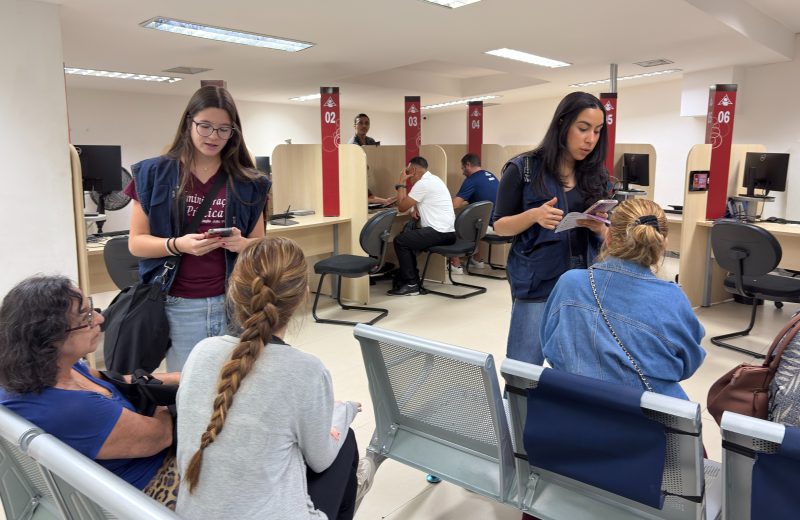 Ouvidoria Móvel ouve usuários da UAI Praça Sete sobre a qualidade dos serviços públicos estaduais