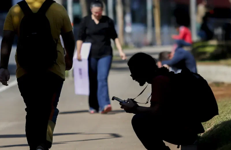 Percentual de jovens nem-nem no Brasil cai para 22,4%, mostra estudo