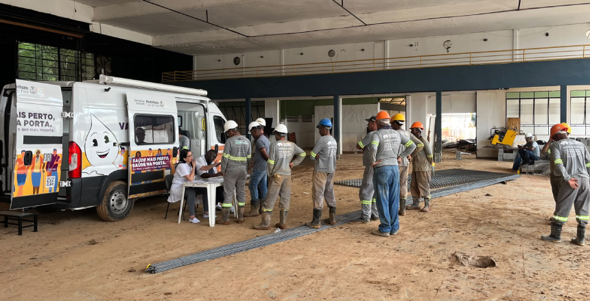 Prefeitura vacina trabalhadores das obras de drenagem e esgotamento sanitário em Juiz de Fora — Imagem: Prefeitura de Juiz de Fora