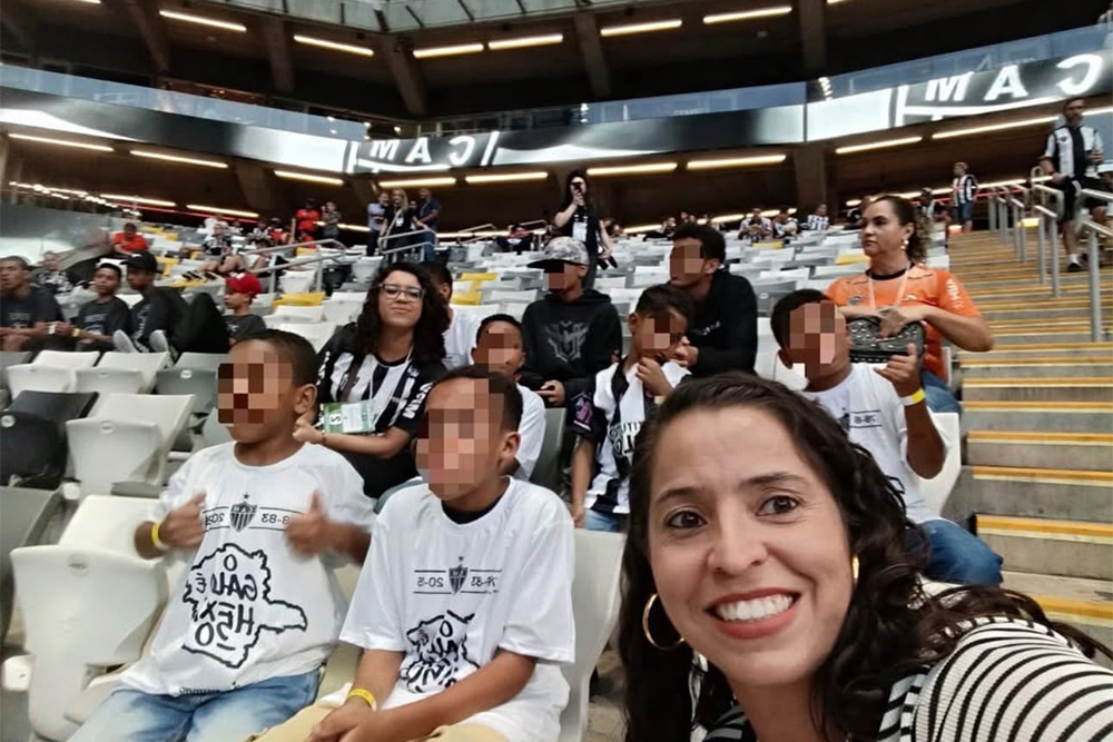 TJMG e Instituto Galo levam jovens acolhidos a jogos na Arena MRV — Imagem: TJMG