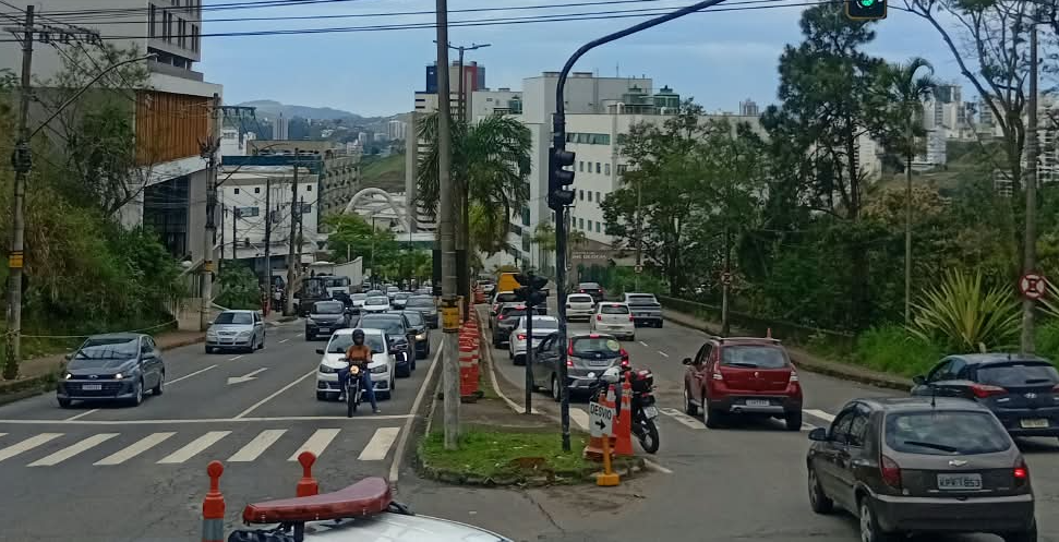 Trânsito está normalizado na Avenida Presidente Itamar Franco após conclusão das demolições — Imagem: Prefeitura de Juiz de Fora