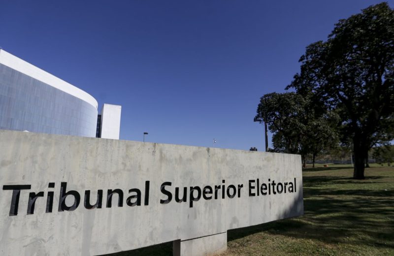 TSE manda suspender site que oferece criptomoedas por apoio a Flávio